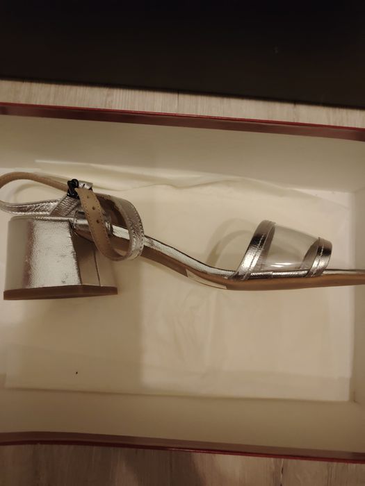 Сребристи сандали