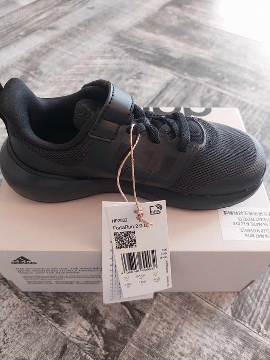 Маратонки adidas чисто нови