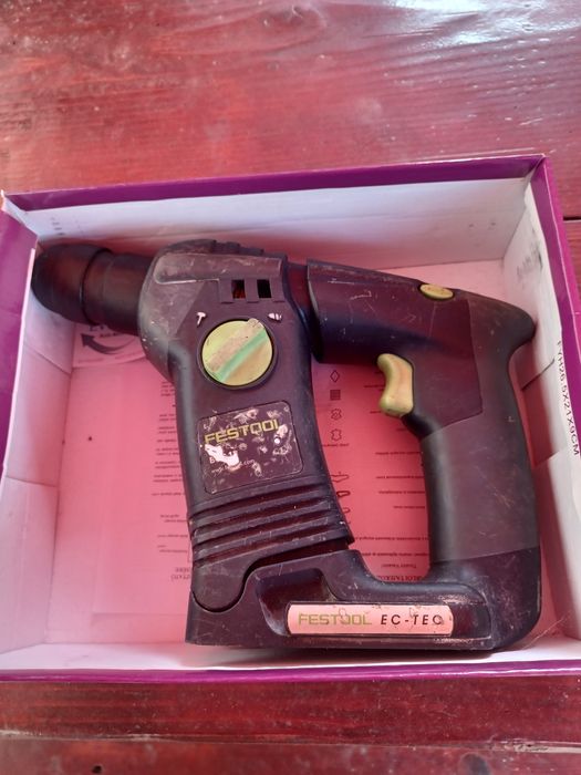 Festol cu acumulator