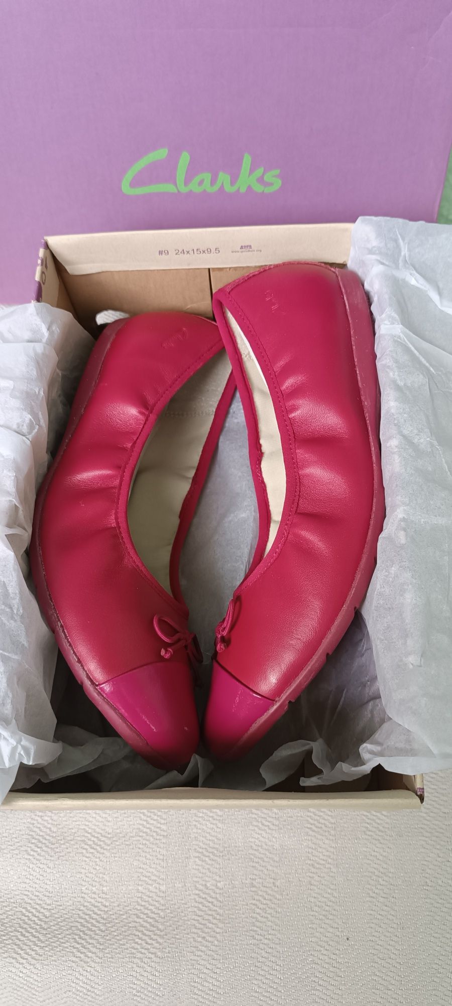 Clarks. Нови оригинални обувки, ном. 33 и 35