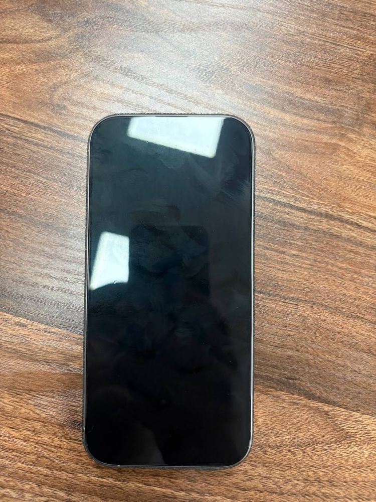 Продам Iphone 16 pro 256GB E-Sim natural titan
