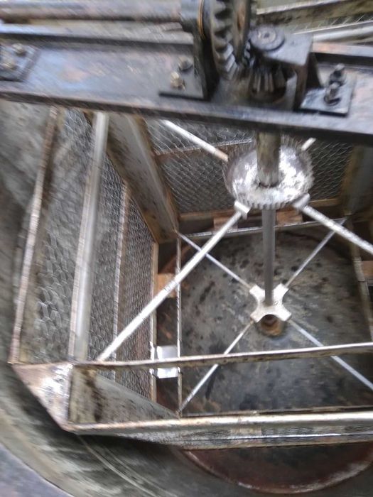 Центрофуга за мед