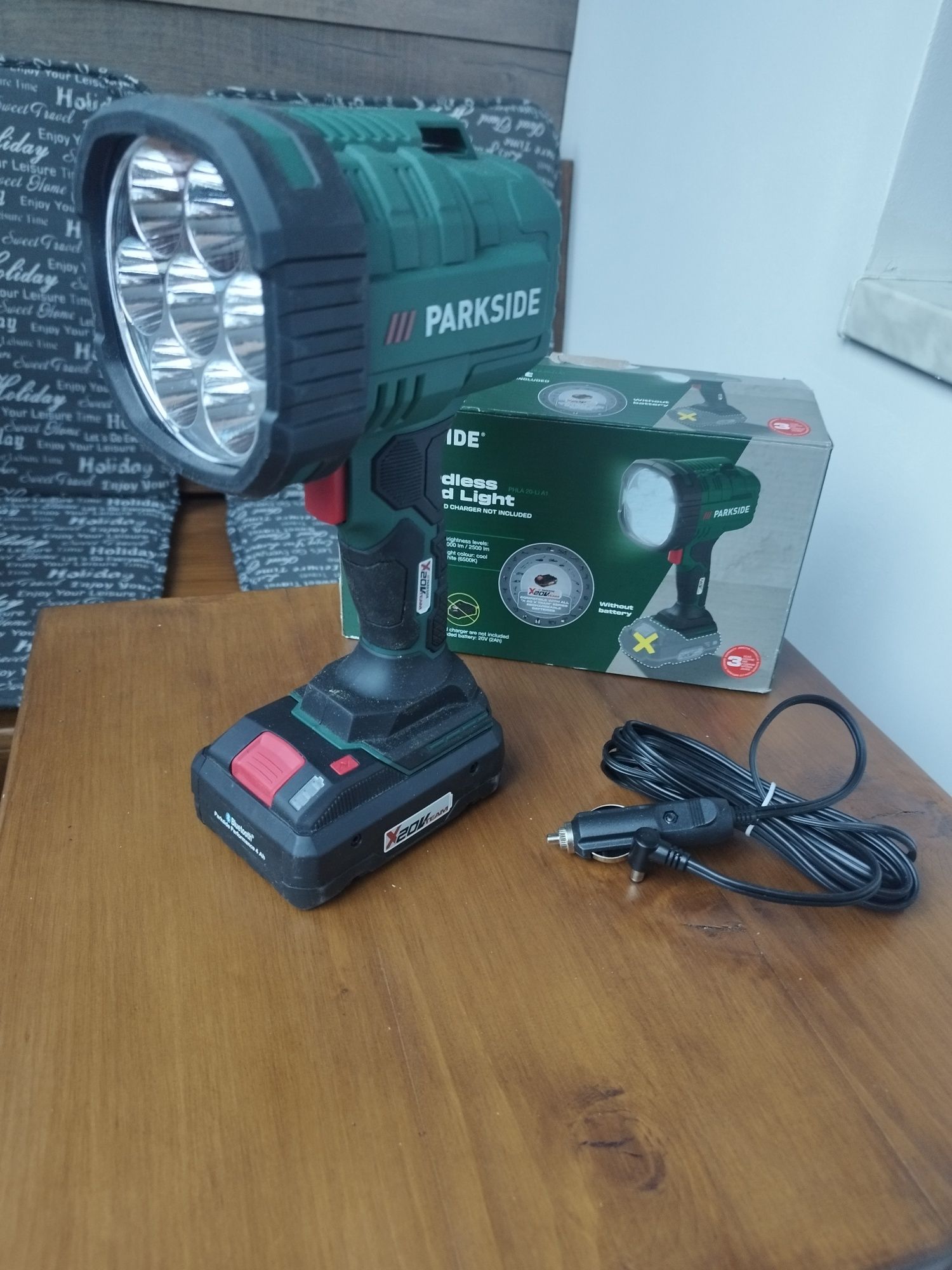 Акумулаторен LED прожектор Parkside