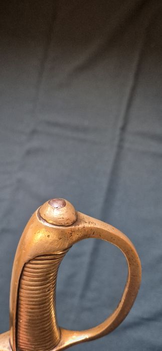 Продавам сабя , нож , щик.