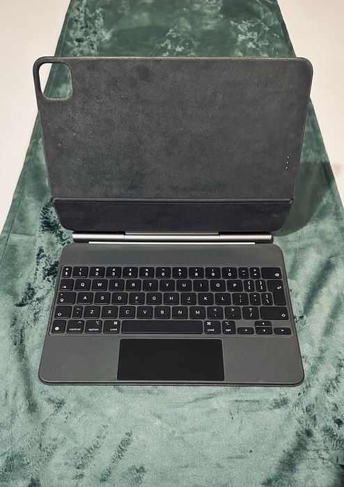 Pachet Apple iPad Pro 11”(Gen4)256Gb + Apple Pencil 2 + Magic Keyboard