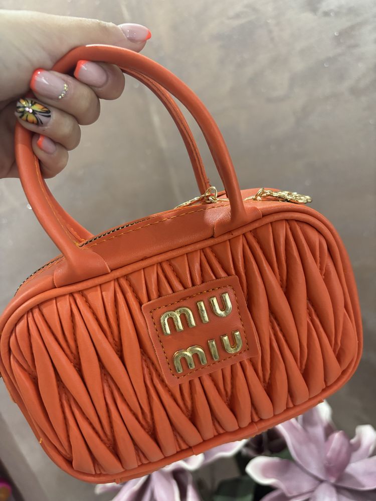 Намалени чанти gucci valentino miu miu michael kors