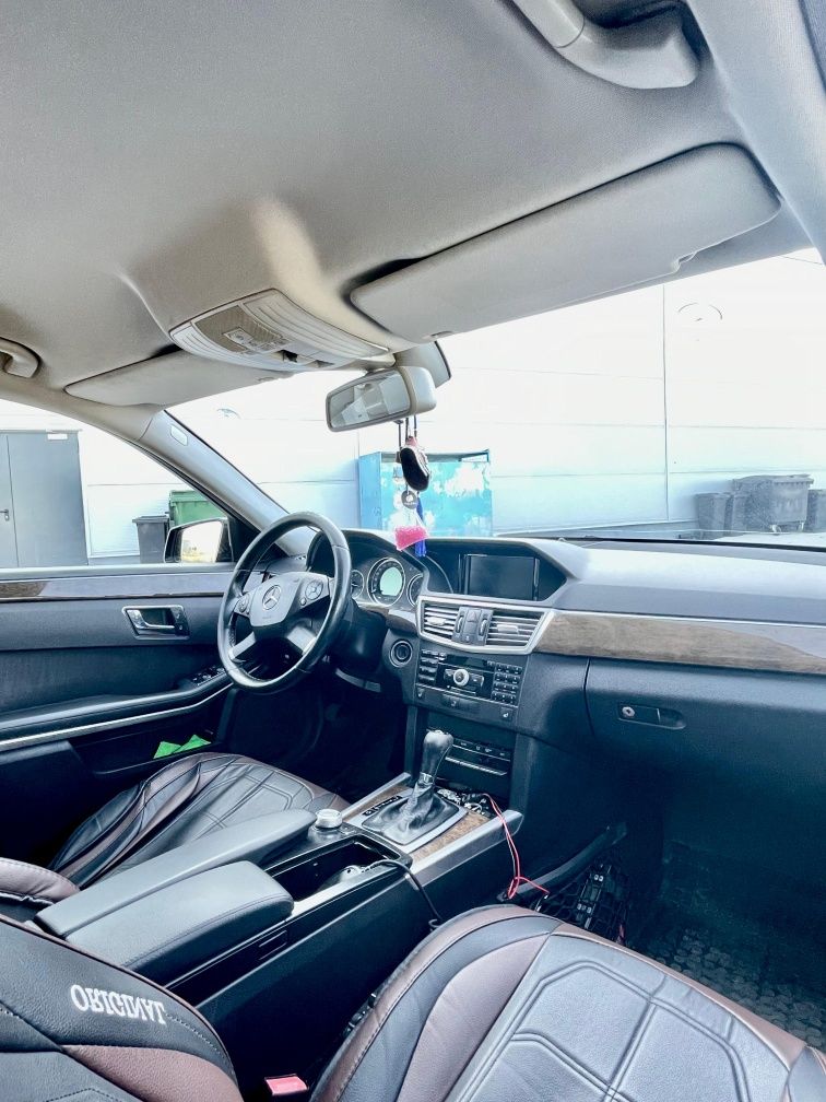 Mercedes Benz E220