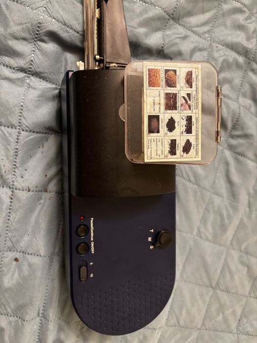 Masina electrica automata de facut tigari /injectat tutun in tuburi.