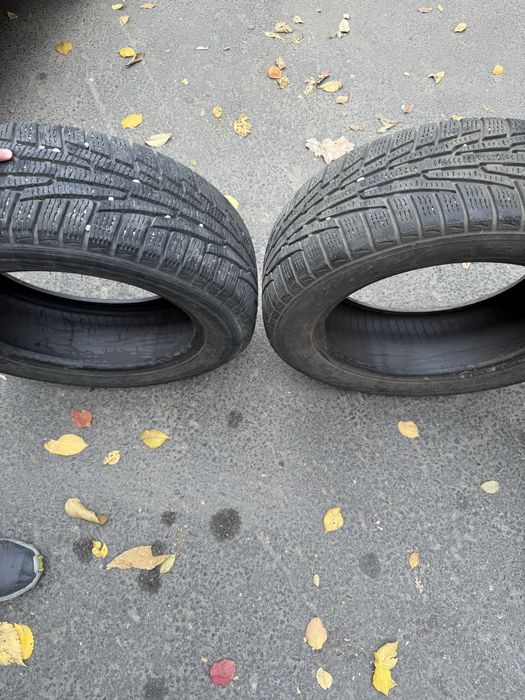 Шины зимние 2 штуки почти новые