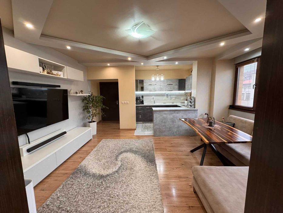 Продава се Тристаен апартамент в Хасково, Център - 98 кв.м за 911 €/кв.м - Снимка #2