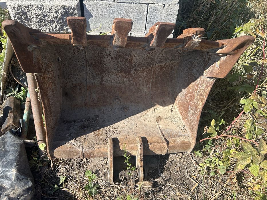 Продам ковш и вилы на volvo bl61