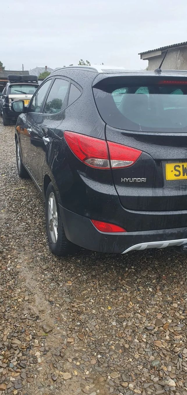 Dezmembrez Hyundai ix35 an 2012 motor 1.7 crdi tip D4FD 136 cp chit roata rezerva slim modul panou sigurante conducta aer conditonat ac jug motor punte spate broasca incuietoare portiera stanga dreapta fata spate carcasa filtru aer hayon haion dezmembrari