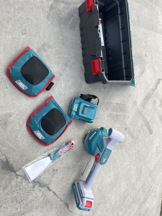 Ventuza pe acumulator pentru gresie Total pe acumulator, vibrator