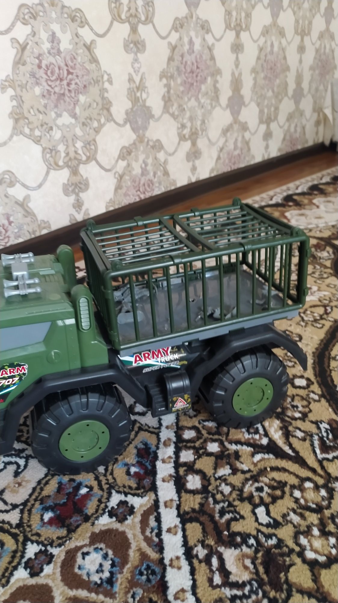 Kamaz oʻyinchoq yangi