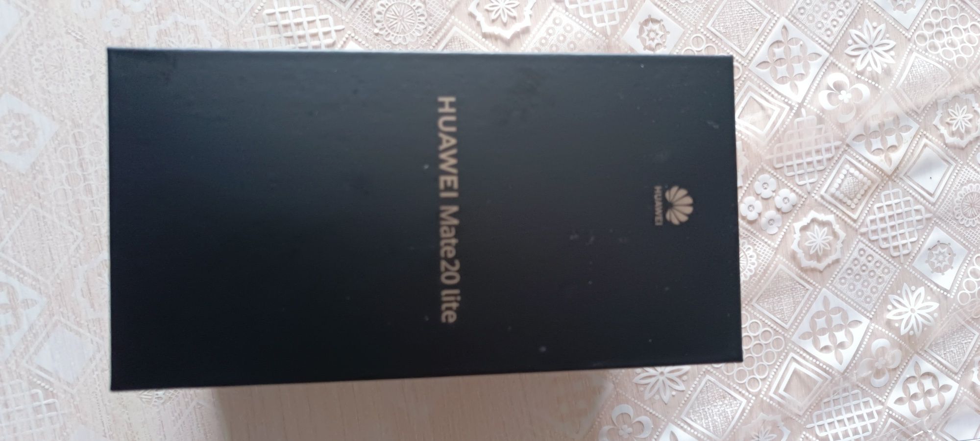 Продам телефон Huawei mate 20 lite