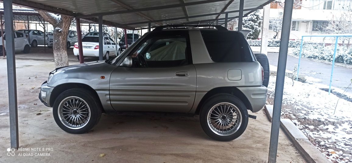 Toyota Rav4 J.   karatishka obmen bor taklifla bosa koramiz