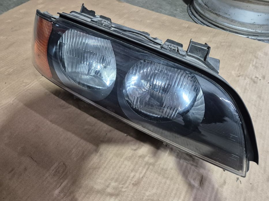 Десен фар Бмв Е39 Hella 5 серия BMW E39 фарове