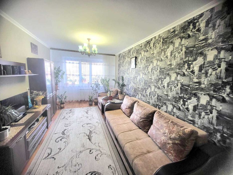 Продам 3 комнатную Улучшенной планировки 8 микрорайон