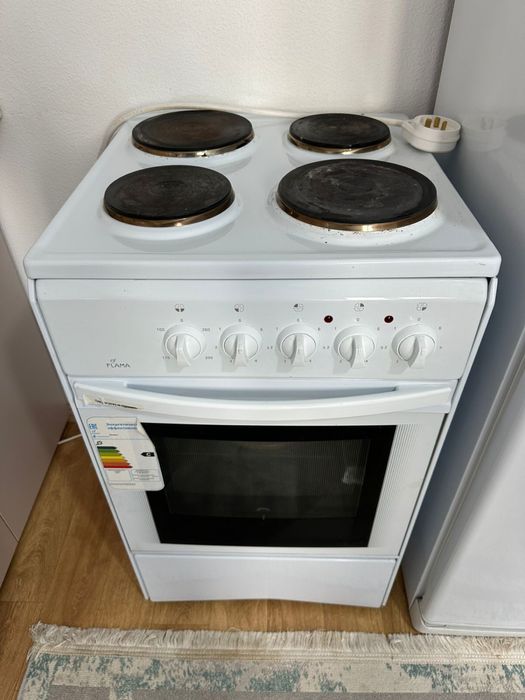 Электроплита с духовкой