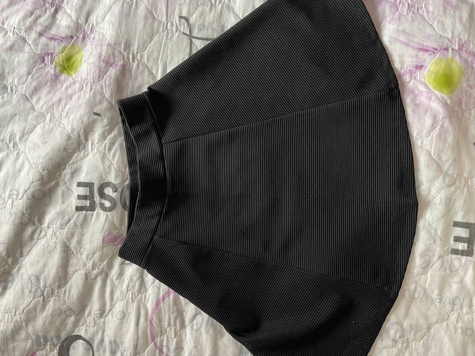 Черная короткая юбка