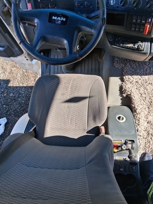 De vânzare  Cap tractor MAN TGA 2004