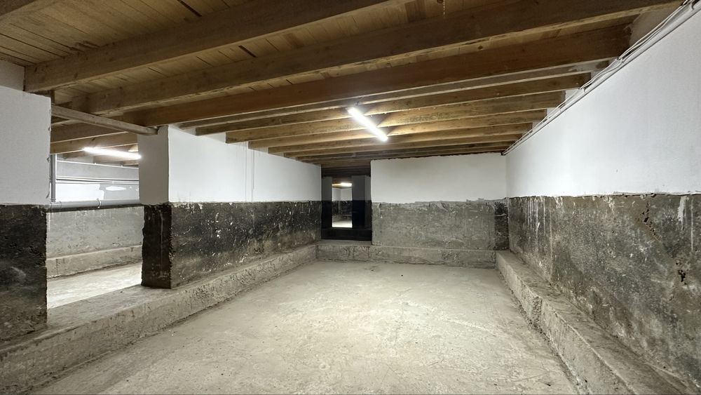 Urganch shaxarda 2 etaj va podval li hovli joy sotiladi