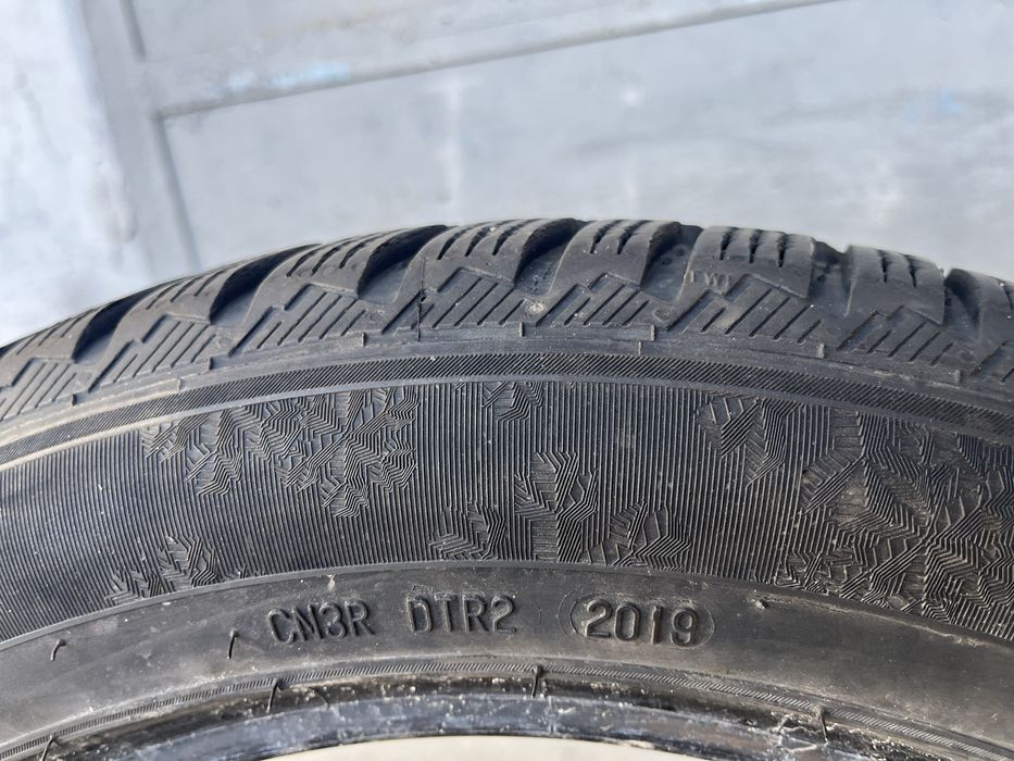 2 бр. зимни гуми 215/55/17 Semperit DOT 2019 5,5 mm