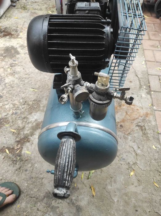 Compresor nemtesc de 100 l la 380 v ca nou