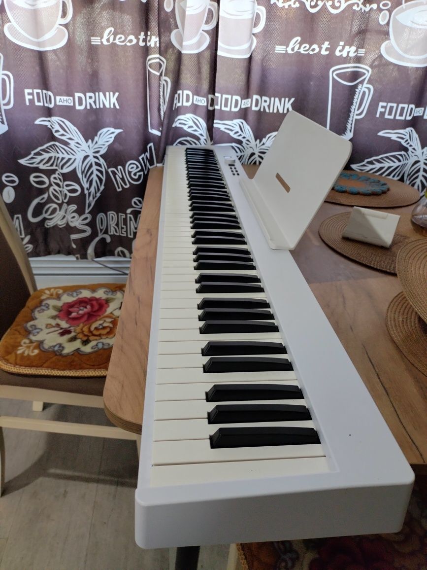 Продам цифровое пианино Konix PJ88C