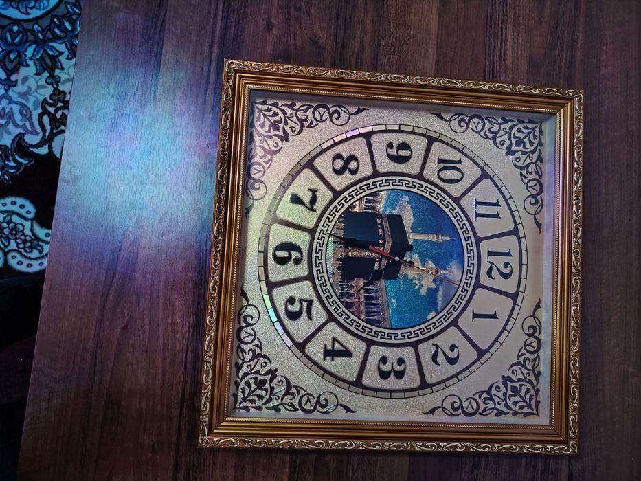 Soat devorga ilinadigan