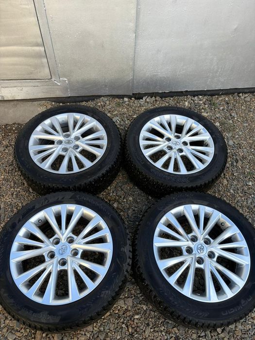 Продам на таета диски с резиной на17