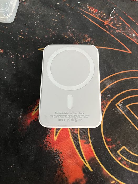 Vand baterie externa wireless magnetica