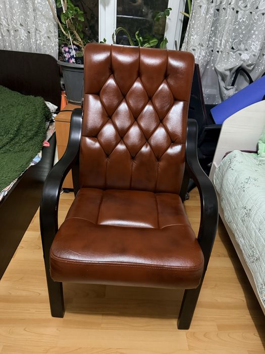 Офисное кресло б/у  3 штуки, Ботиччели  Directoria