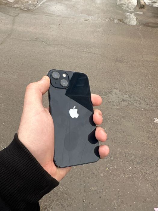 IPhone 13 почти новый