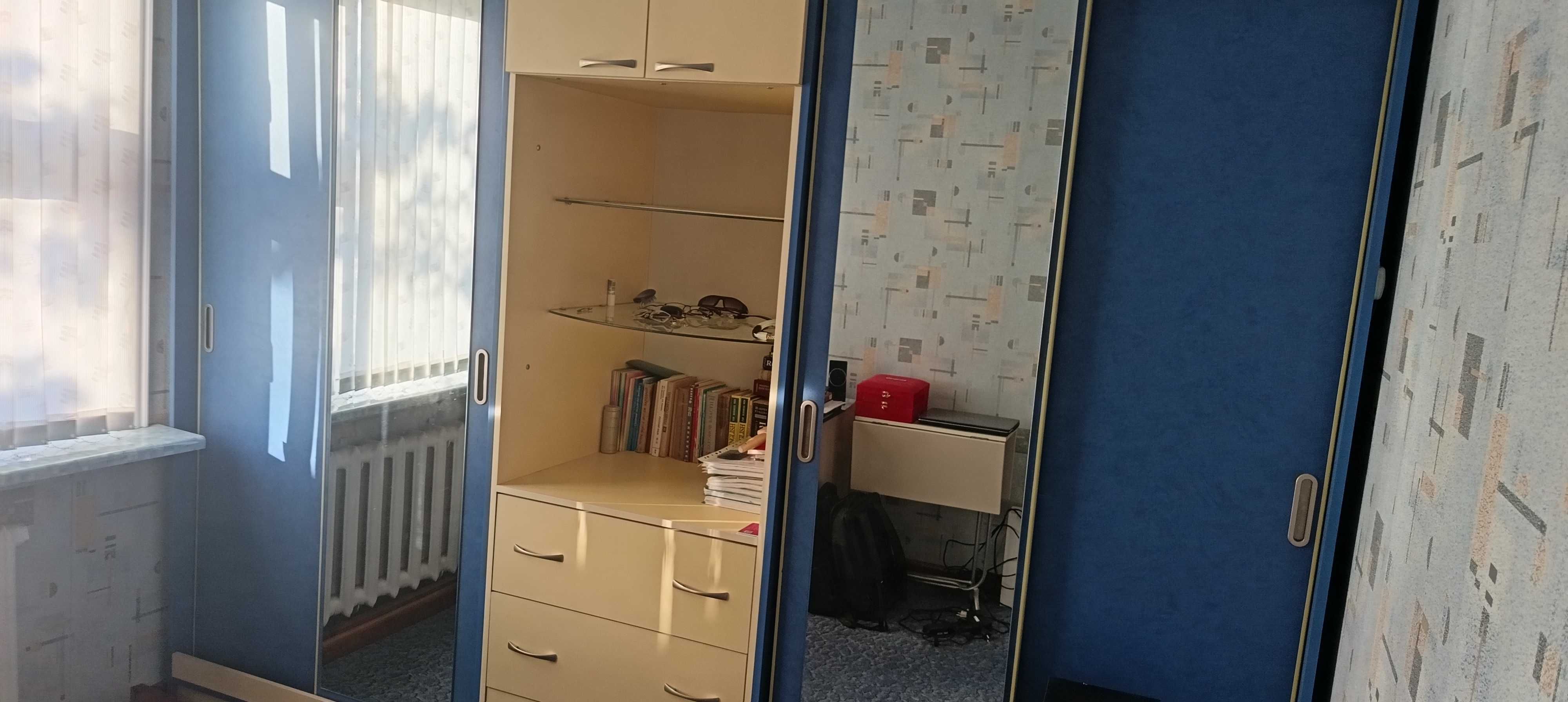 Продам срочно большой шкаф купе!