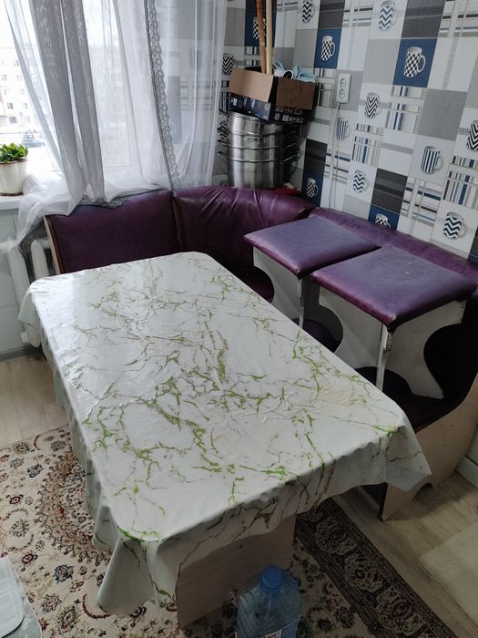Стол орындықтармен бірге