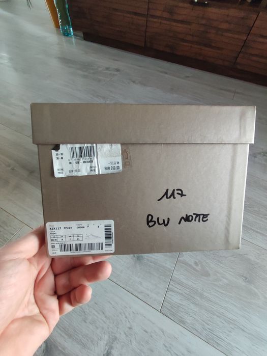 Giorgio Armani -Piele