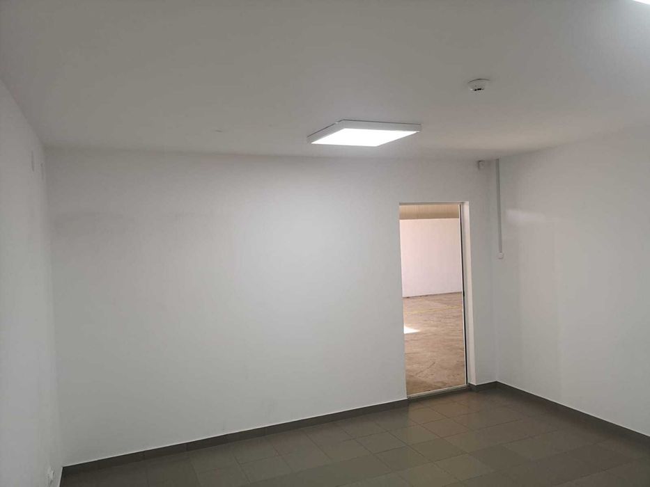 Inchiriez  hala/depozit 425mp Craiova zona FORD