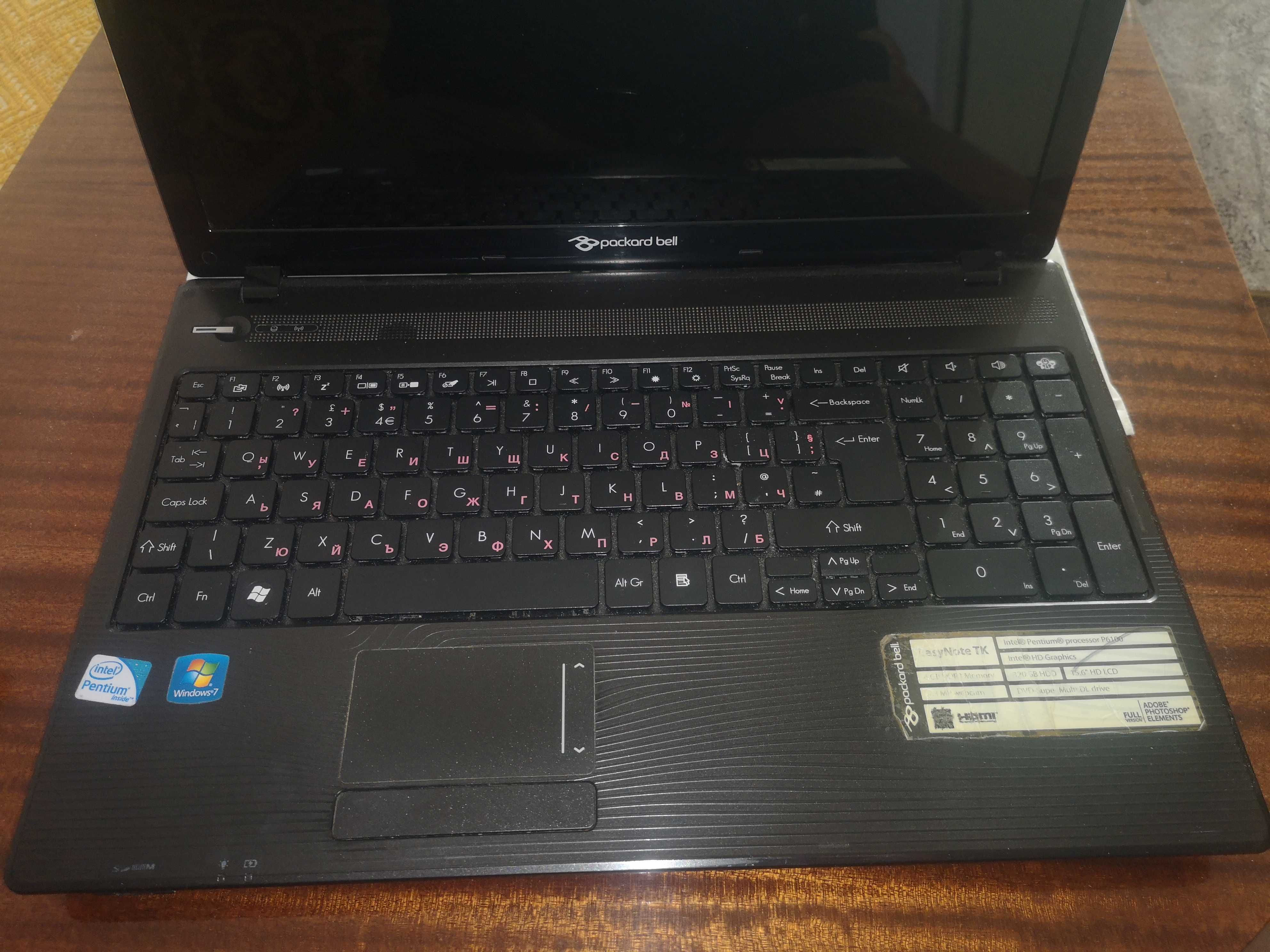 Продавам лаптоп Packard Bell.