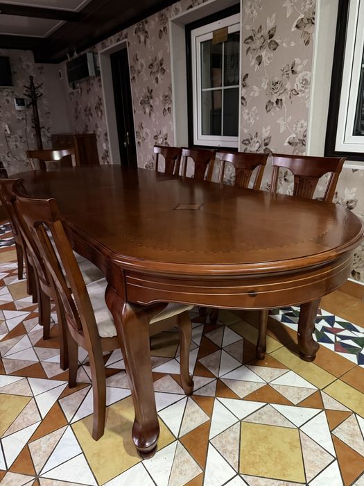 Продам стол и 10 стульев для кухни