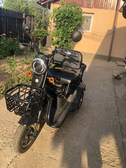 Scuter pe 3 roti ELEKTROMOB