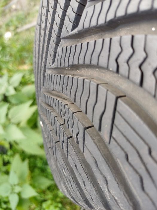Vând 2 anvelope de iarna 225 55 r16 MICHELIN aproape noi