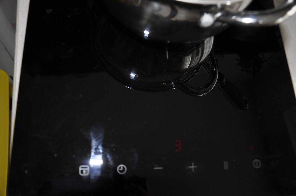 Свободно стоящ индукционен котлон в перфектно състояние.