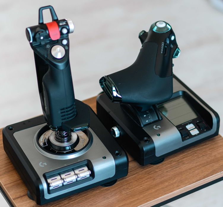 Joystick Logitech x52 PRO HOTAS Controller