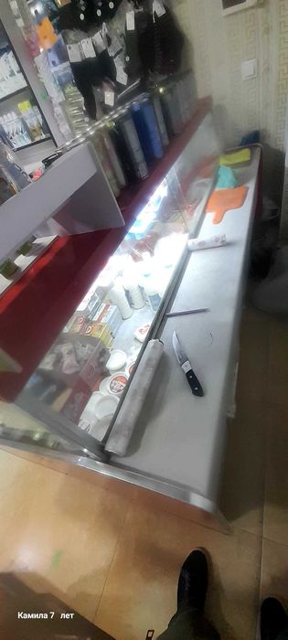 Витрина холодилник сотилади