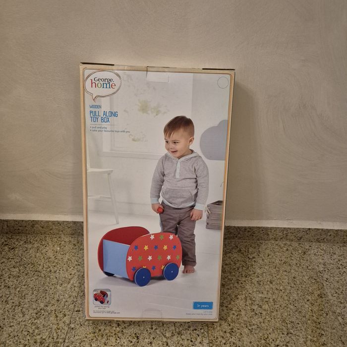 Чисто нова дървена количка