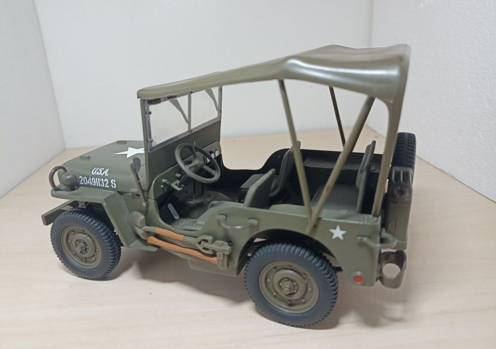Jeep Willys macheta auto 1:18
Scara 1:18

Fotografiile fac parte din d