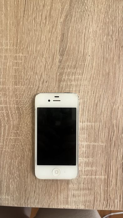 Iphone 4s in stare perfecta, nedeschis, baterie in stare buna.