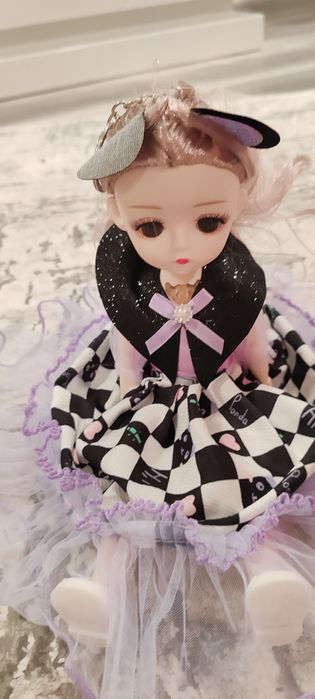 Păpușă flexibilă care cântă nouă