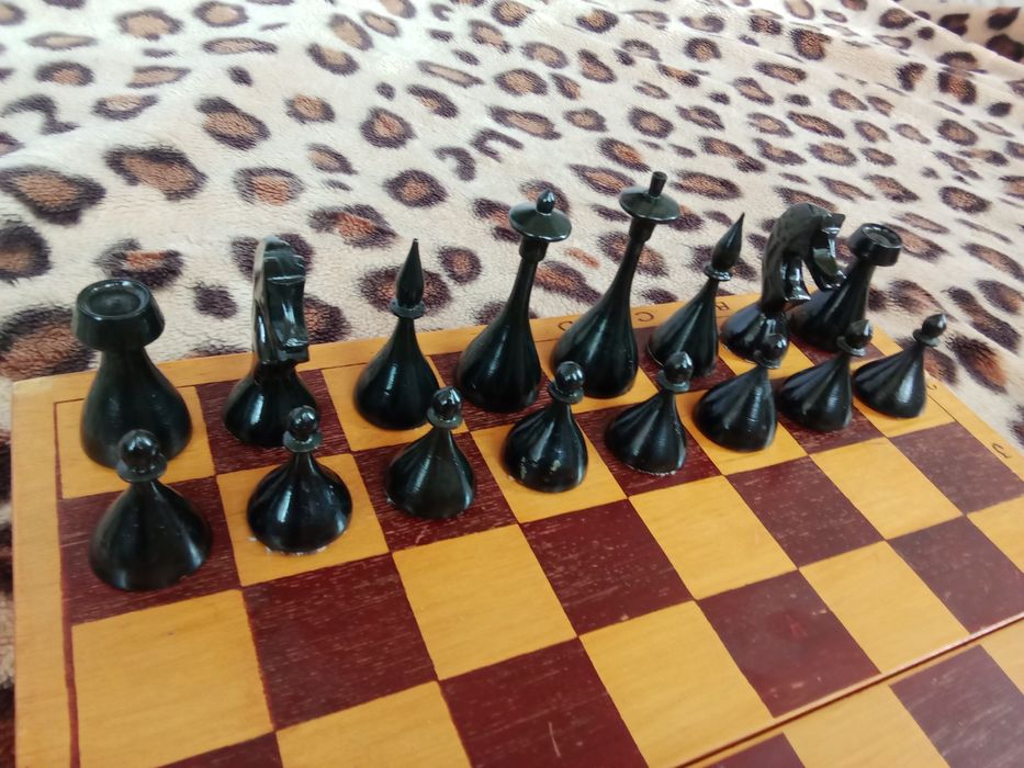 Настольная игра Шахматы ( СССР деревянные )